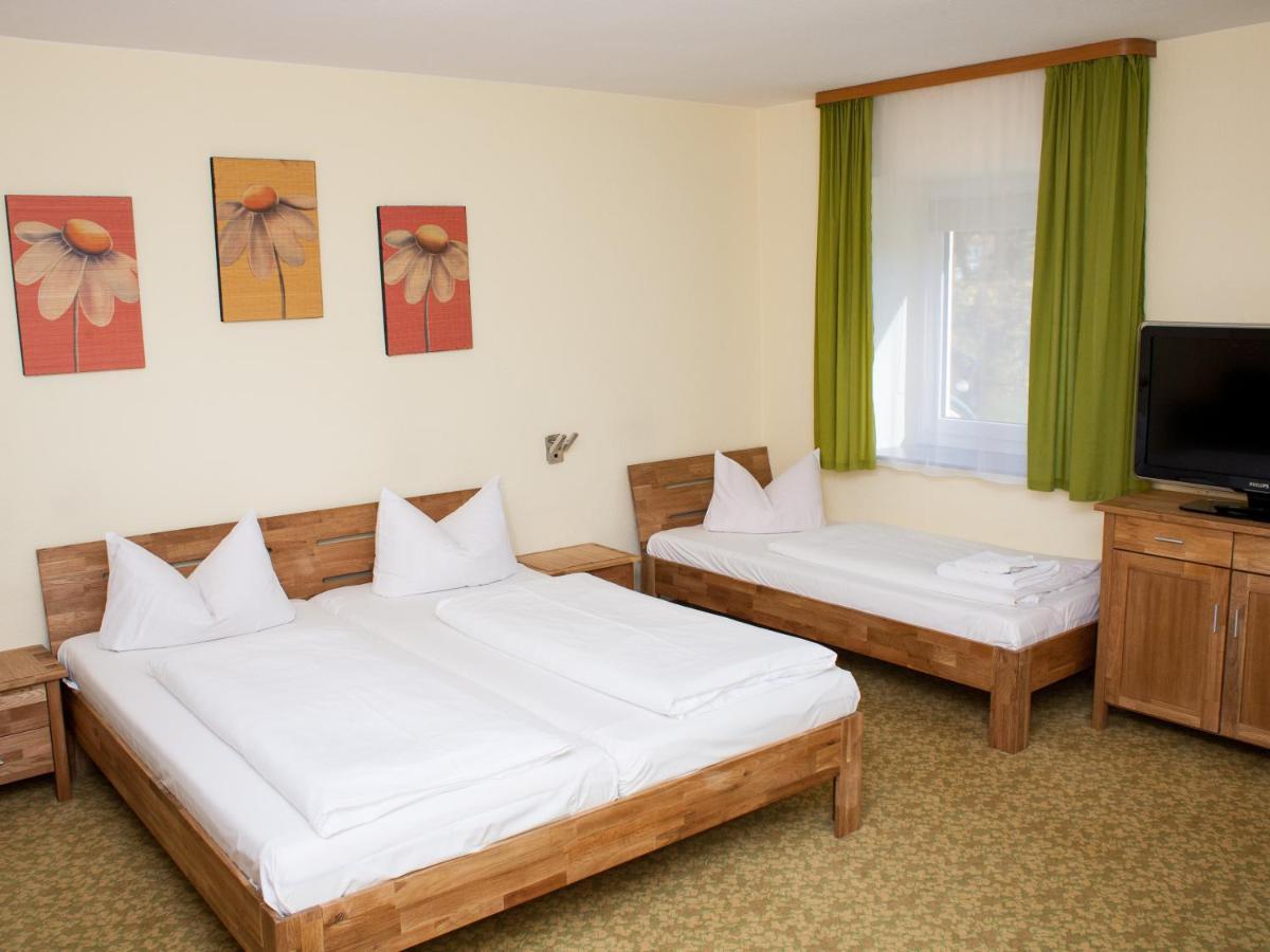 Gasthof Zur Behringersmuhle Hotel Goessweinstein Exterior photo